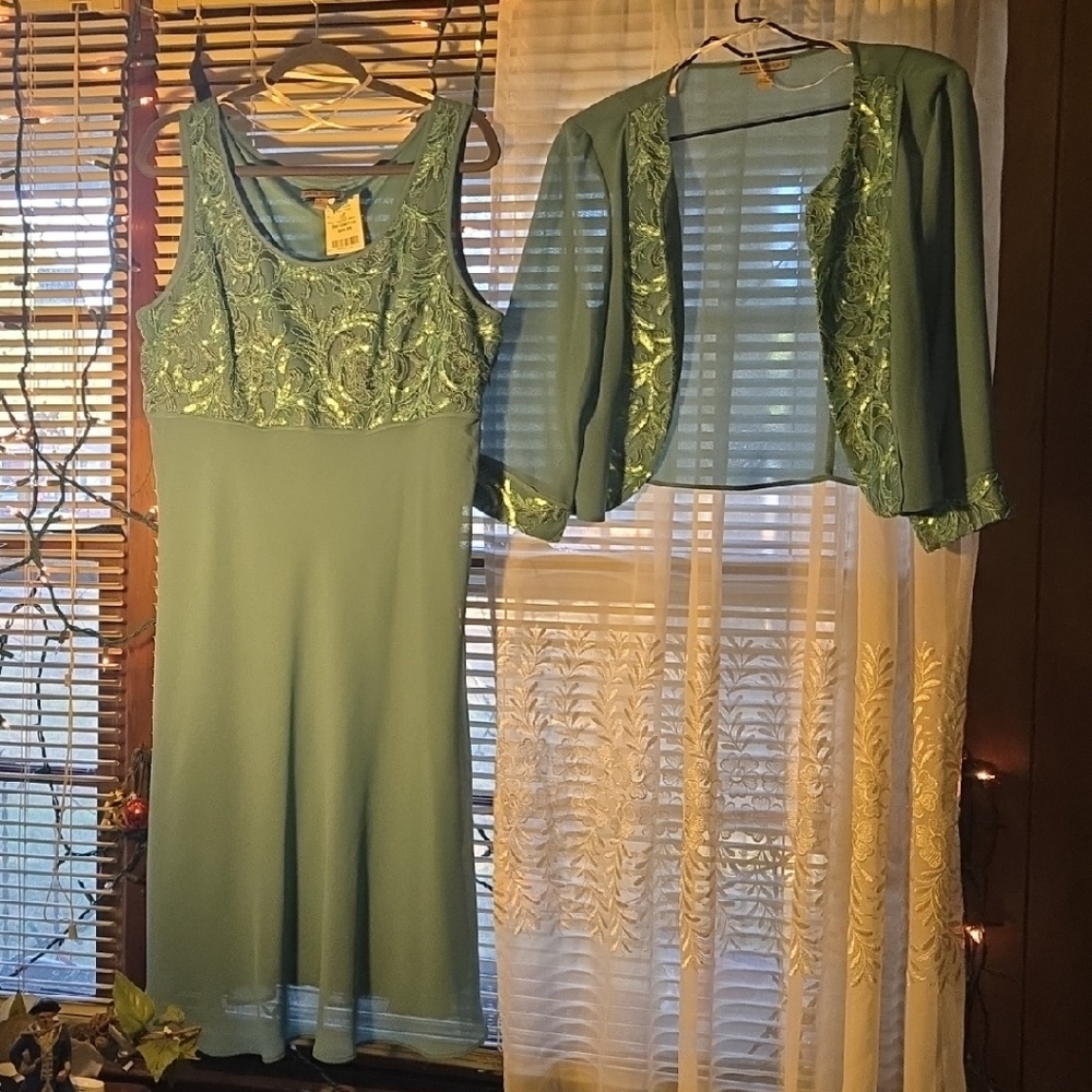Elegant Green Lace Women's Dress
